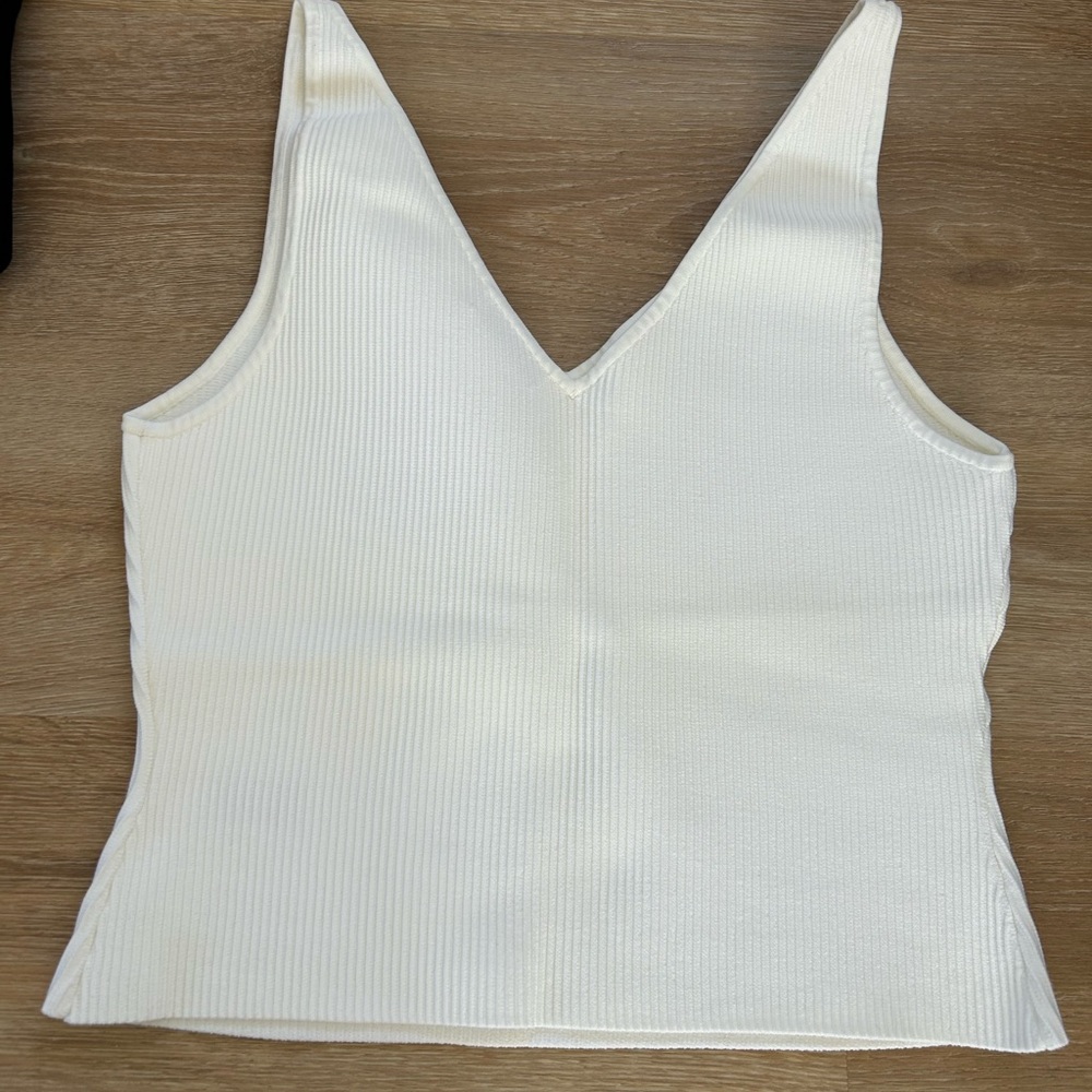 Aritzia Babaton Sculpt Knit V Neck Tank